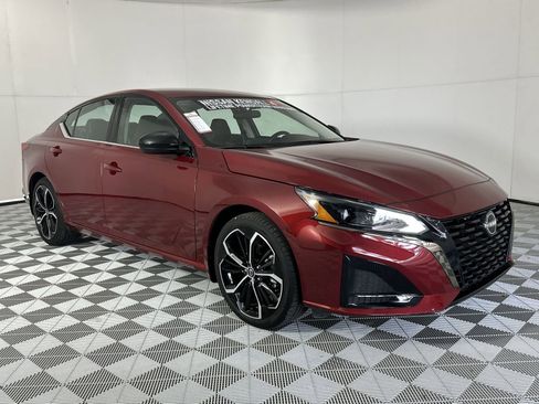 Certified 2024 Nissan Altima 2.5 SR FWD image 2