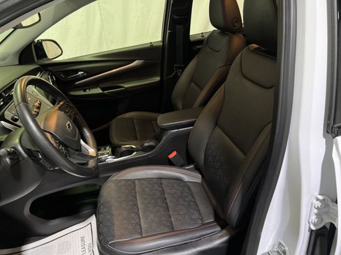 Used 2023 Chevrolet Bolt EUV LT w/ Convenience Package image 17