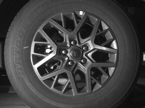 Used 2025 Jeep Wrangler Sahara image 13