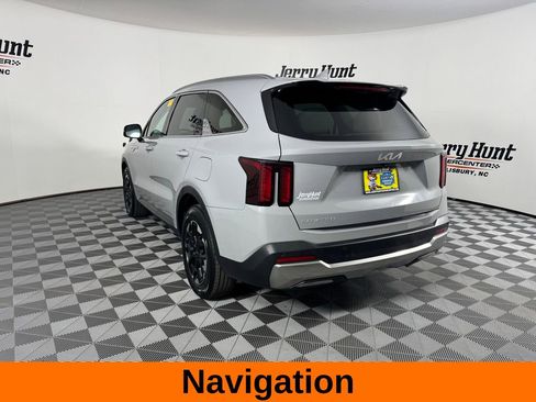 Used 2025 Kia Sorento S image 8