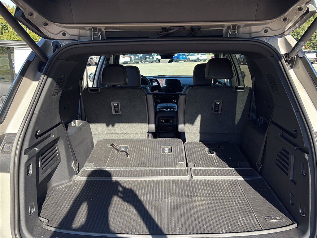 Used 2026 Chevrolet Traverse Z71 w/ Driver Confidence Package AWD/4WD image 5