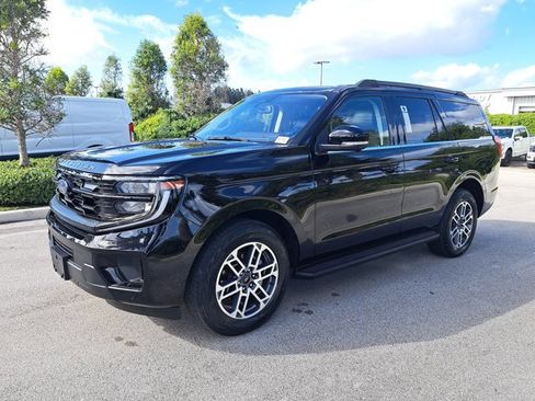 Certified 2025 Ford Expedition Active image 3