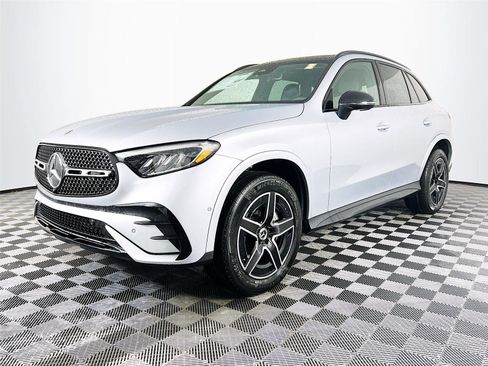 Used 2025 Mercedes-Benz GLC 300 GLC 300 image 2