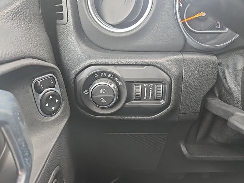 Used 2021 Jeep Gladiator Overland w/ Popular Equipment Package image 53