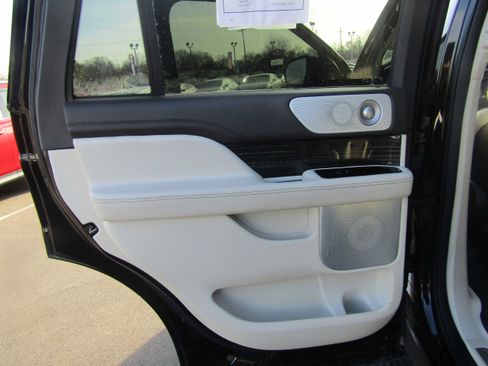 Used 2022 Lincoln Navigator Black Label image 18
