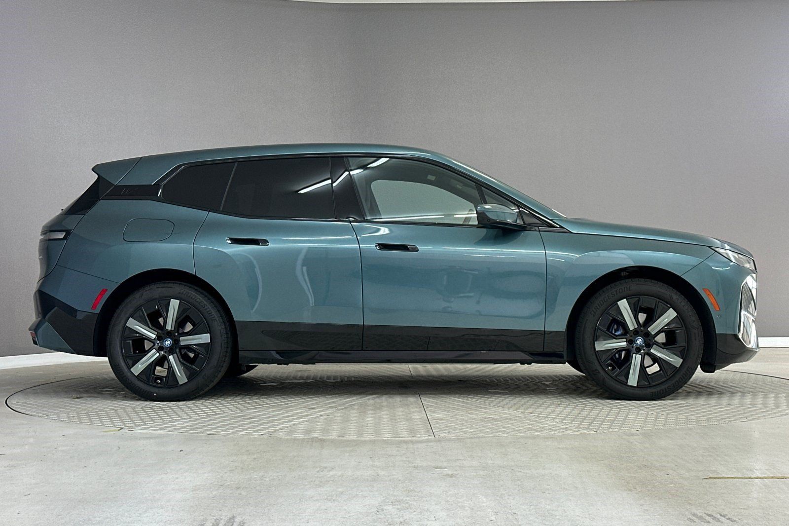 Certified 2024 BMW iX xDrive50 w/ Premium Package AWD/4WD image 7