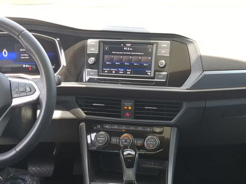 Used 2022 Volkswagen Jetta SE FWD image 29