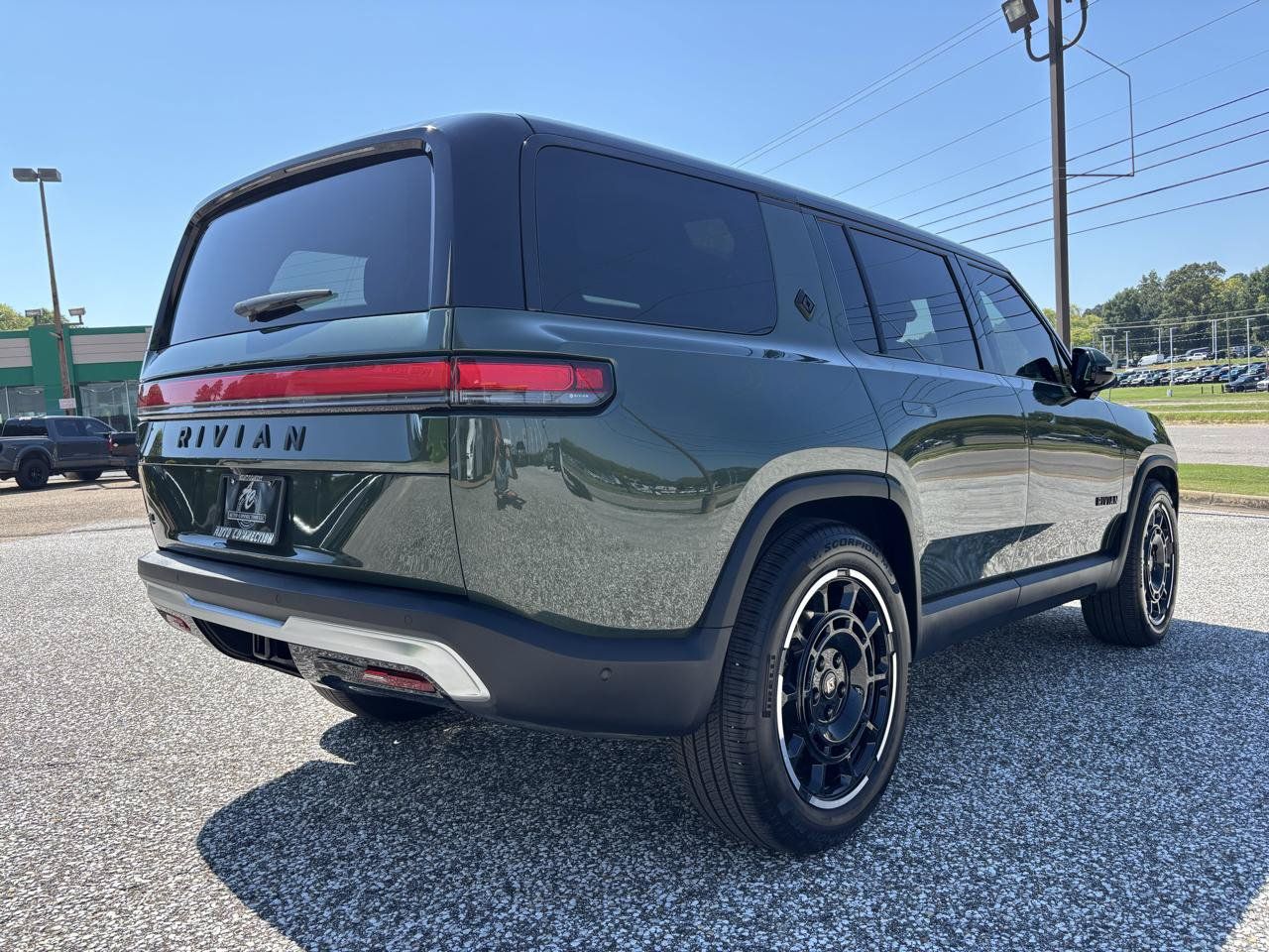 Used 2025 Rivian R1S Adventure Dual AWD/4WD image 6