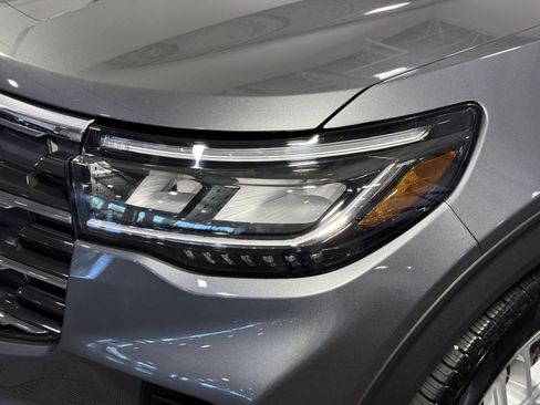 Used 2025 Ford Explorer Active RWD image 13