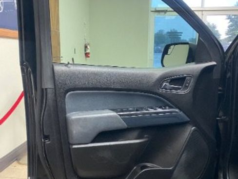 Used 2017 Chevrolet Colorado Z71 RWD image 9