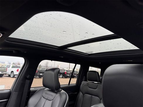 Used 2022 Jeep Grand Cherokee L Overland w/ Advanced Protech Group III image 10