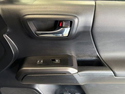 Used 2020 Toyota Tacoma TRD Sport image 43