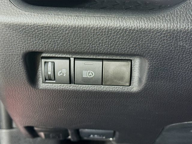Certified 2025 Toyota RAV4 LE AWD/4WD image 11