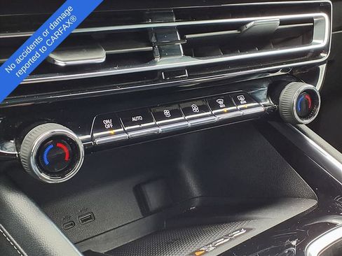 Used 2025 Chevrolet Traverse LT image 24