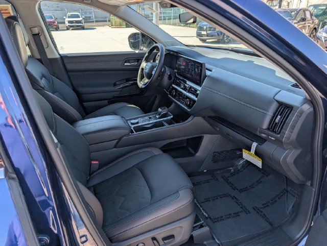 Used 2026 Nissan Pathfinder Platinum w/ Cargo Package AWD/4WD image 10