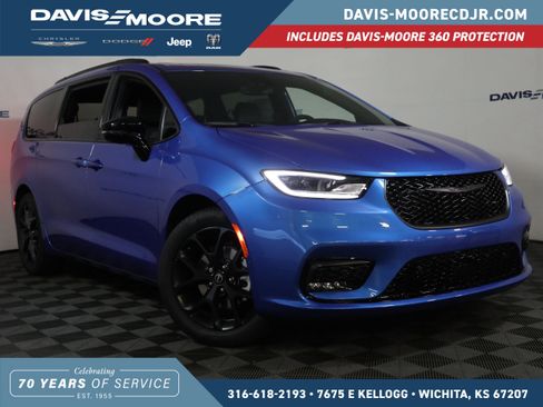 New 2026 Chrysler Pacifica Limited image 1