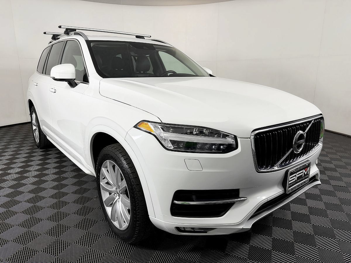 Used 2018 Volvo XC90 T6 Momentum w/ Momentum Plus Package AWD/4WD image 5