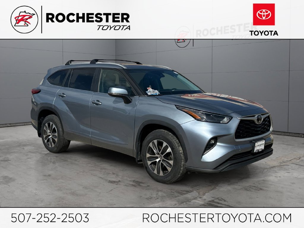 Used 2023 Toyota Highlander XLE AWD/4WD image 1