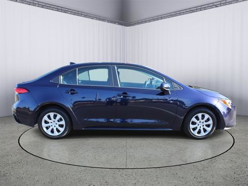 Used 2021 Toyota Corolla LE image 9