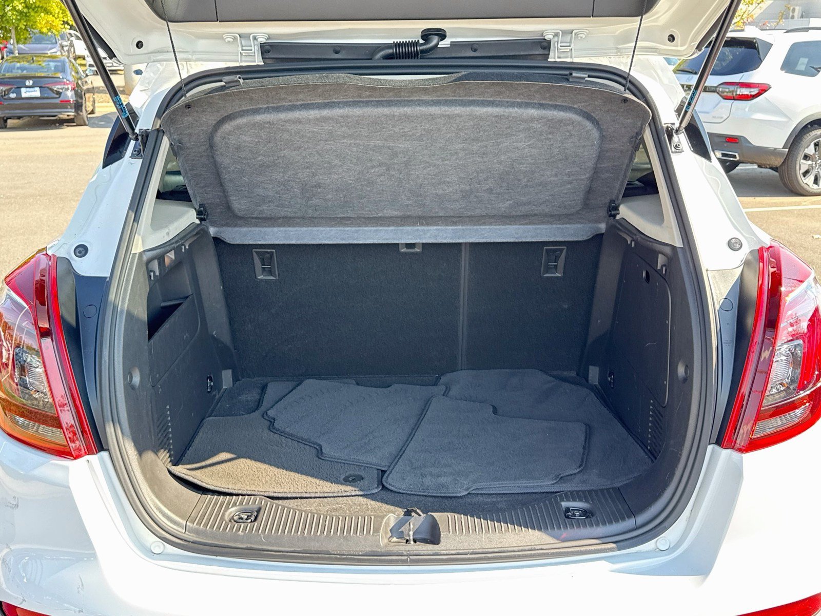 Used 2020 Buick Encore Preferred w/ Safety Package FWD image 28