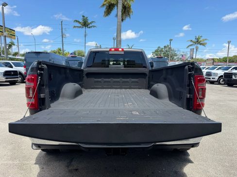 Used 2022 RAM 3500 4x4 Crew Cab Laramie DRW image 5