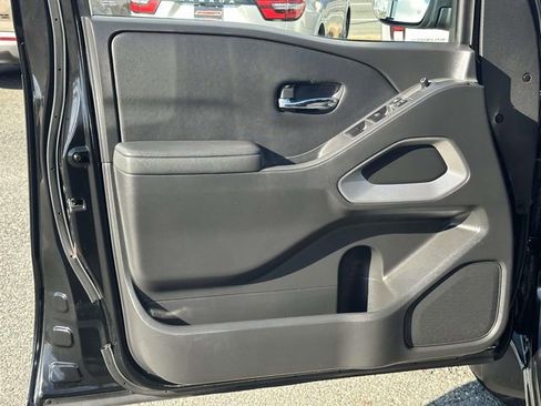 Used 2022 Nissan Frontier SV image 13