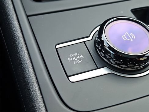 New 2025 Volkswagen Tiguan SE R-Line image 13