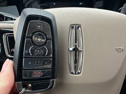 Used 2022 Lincoln Corsair AWD w/ Premium Package image 49