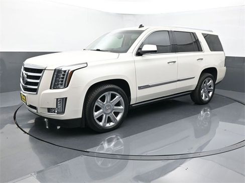 Used 2015 Cadillac Escalade Premium image 2