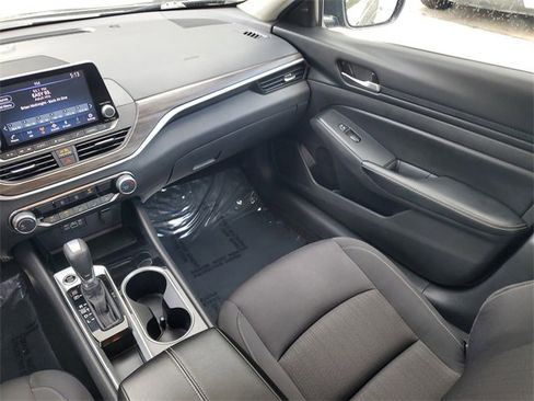 Used 2024 Nissan Altima 2.5 SV image 15