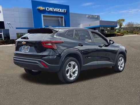 Used 2024 Chevrolet Trax LS w/ LS Convenience Package FWD image 27