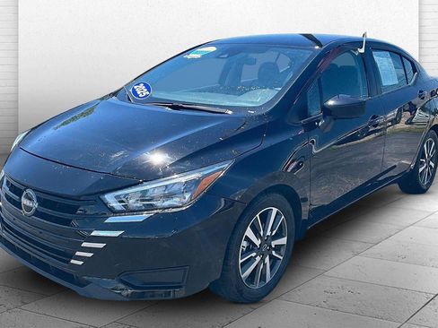 Used 2025 Nissan Versa SV FWD image 12