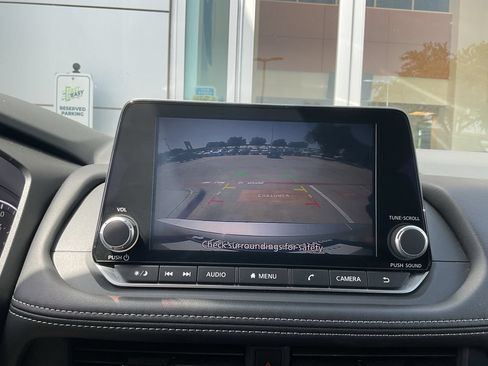 Used 2025 Nissan Rogue SV FWD image 21
