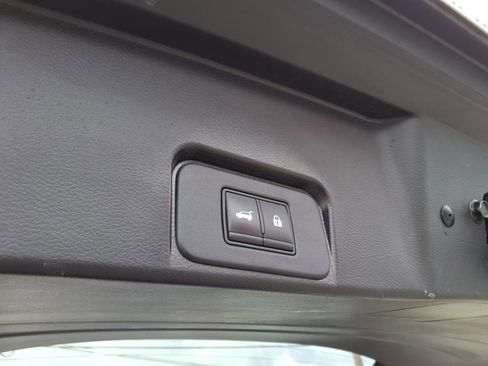 Certified 2022 Nissan Rogue SV w/ SV Premium Package AWD/4WD image 17
