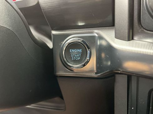 Used 2025 Ford F150 Lariat AWD/4WD image 21