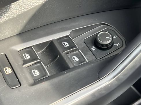 Used 2024 Volkswagen Jetta SE FWD image 17
