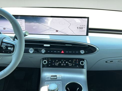 Certified 2026 Genesis GV70 2.5T Advanced AWD/4WD image 18