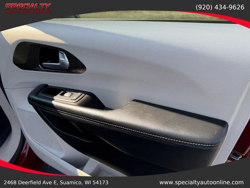 Used 2018 Chrysler Pacifica Limited FWD image 36