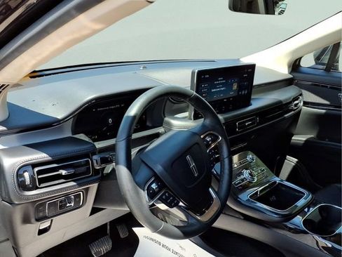 Used 2023 Lincoln Nautilus AWD image 12