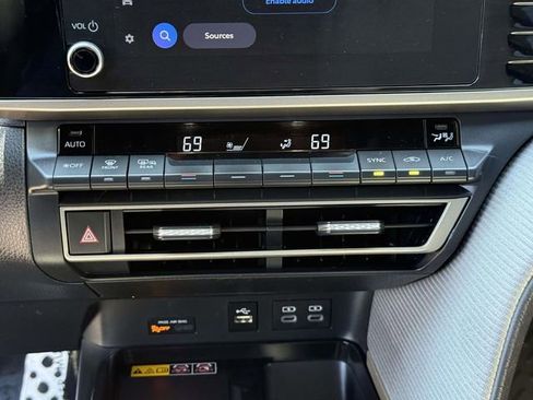 Used 2025 Toyota Camry SE FWD image 16