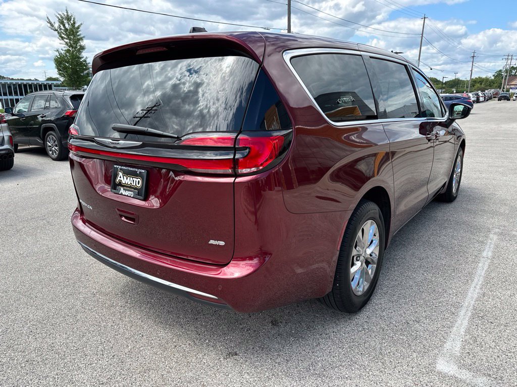 Used 2023 Chrysler Pacifica Touring-L AWD/4WD image 7