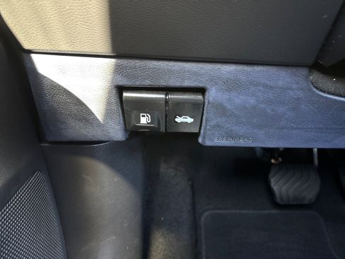 Used 2022 Nissan Versa SV image 23