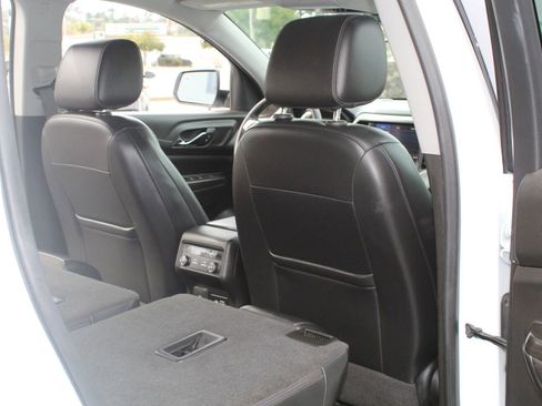 Used 2023 GMC Acadia SLT image 16