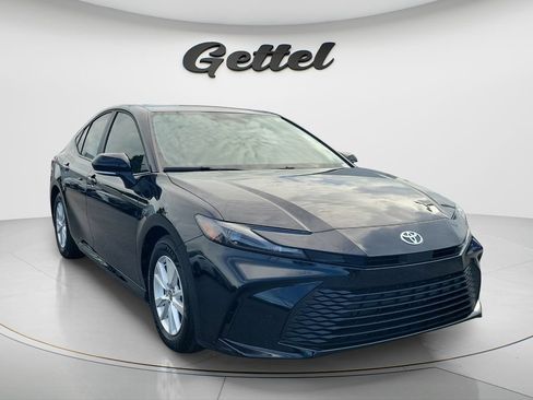 Used 2025 Toyota Camry LE FWD image 3