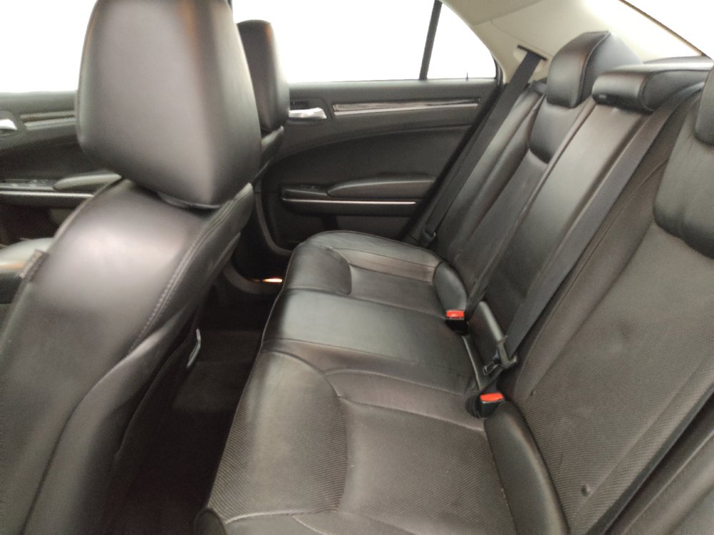 Used 2019 Chrysler 300 Limited RWD image 18
