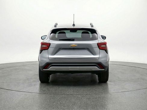 Used 2025 Chevrolet Trax LT w/ LT Convenience Package image 7