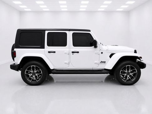 Used 2024 Jeep Wrangler Unlimited w/ Convenience Group AWD/4WD image 7