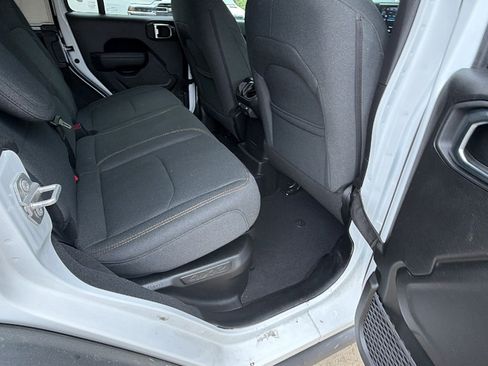 Used 2025 Jeep Wrangler Willys image 21