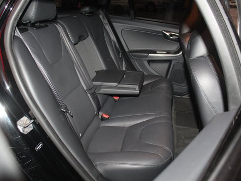 Used 2018 Volvo V60 T5 Cross Country w/ Convenience Package image 16