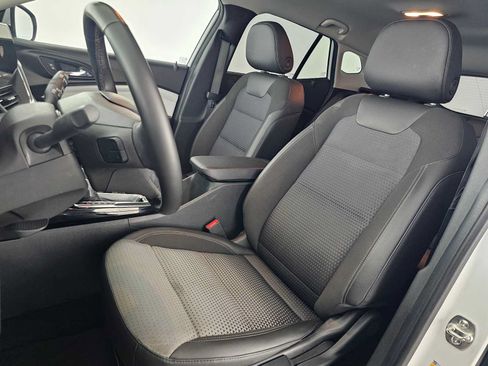 Used 2024 Chevrolet Trax LT w/ Driver Confidence Package FWD image 21